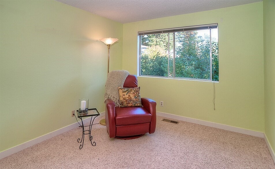 Second bedroom - 8015 172nd Ave NE