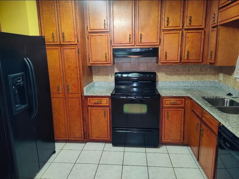 Building Photo - 4414 Housworth Dr