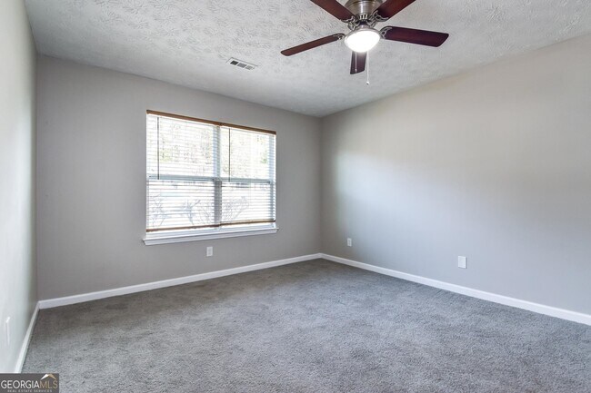 Building Photo - 8043 Trinity Park Dr