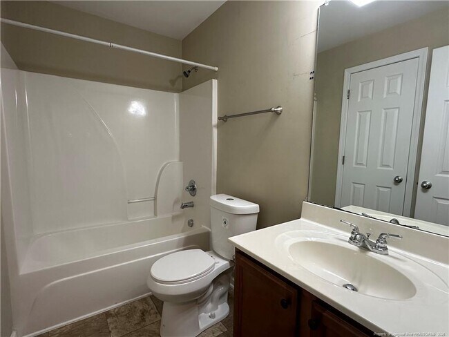 Building Photo - 20 Old English Ln