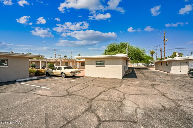 Building Photo - 3949 E Earll Dr