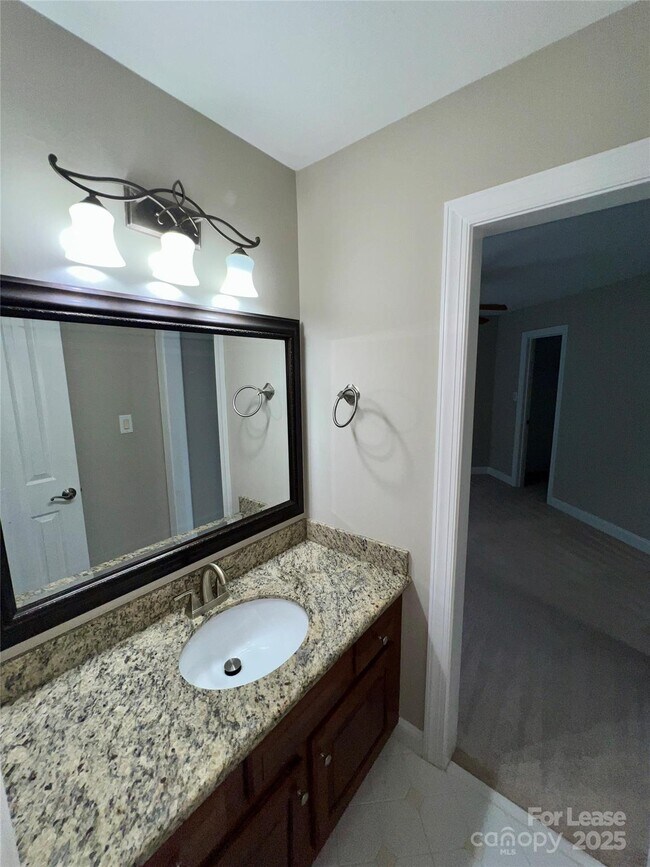 Building Photo - 4432 Shannamara Dr