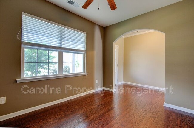 Building Photo - 16125 Hammersmith Farm Dr