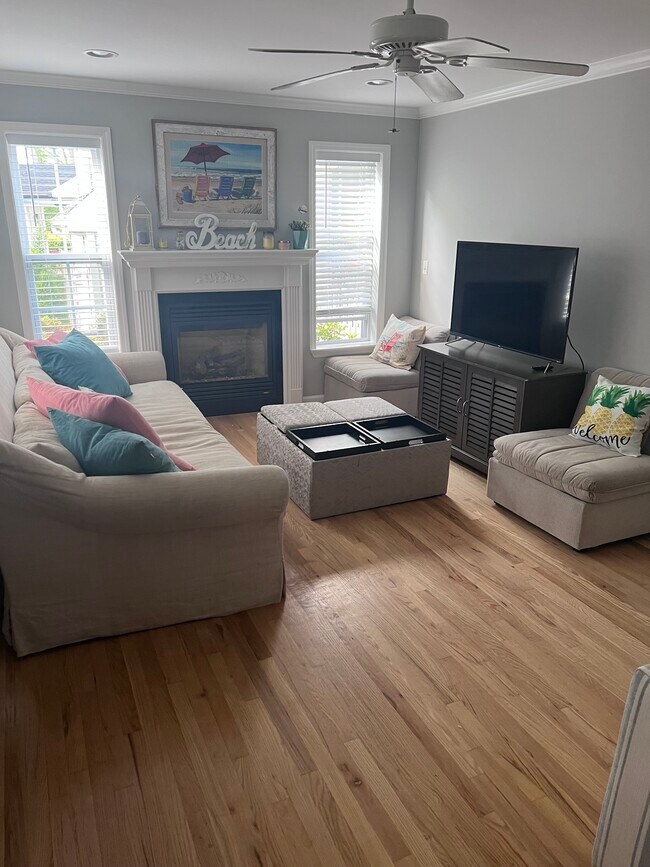 Building Photo - 372 Sterling Plz