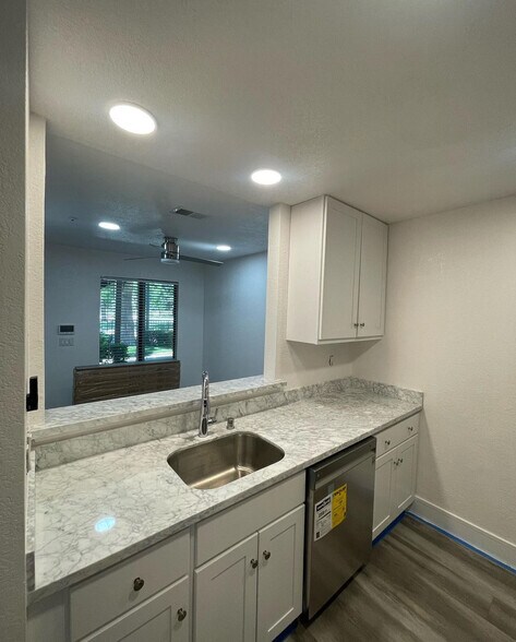 Building Photo - 1801 Marshall Rd