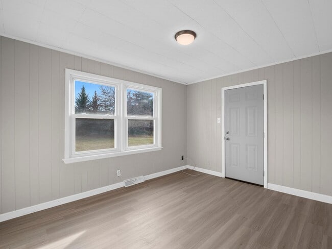 Building Photo - 4 Bedroom/ 2 Bath Home for Rent in NW Roanoke