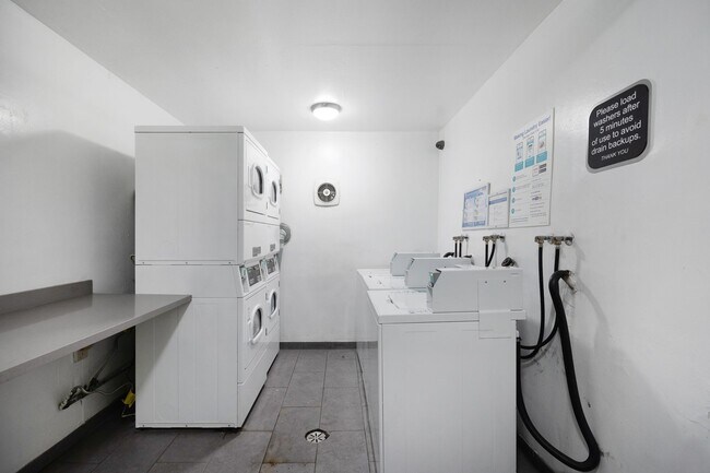 Building Photo - 7244 Hillside Ave