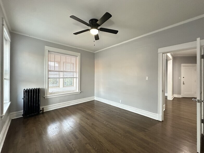 Building Photo - 1214 W Rosemont Ave