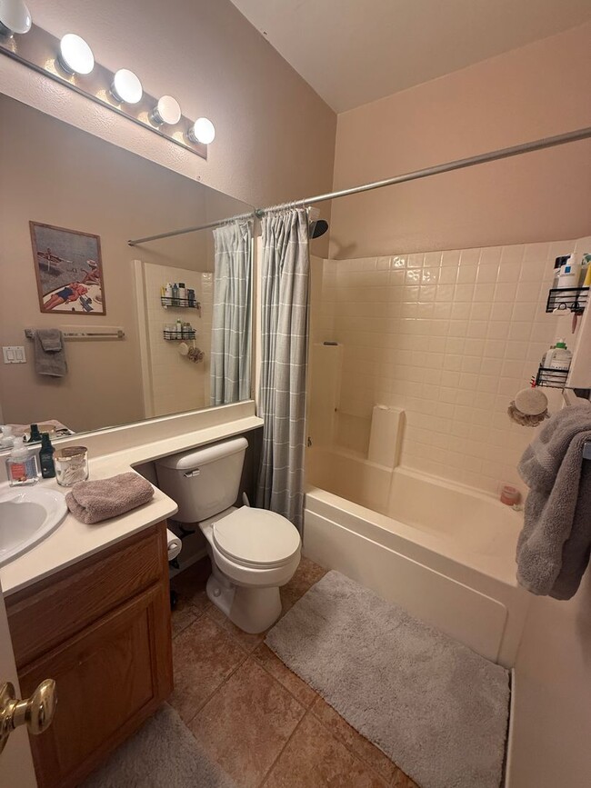 Building Photo - Perfect Encinitas location!