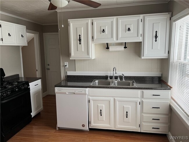 Building Photo - 8 Melrose Rd