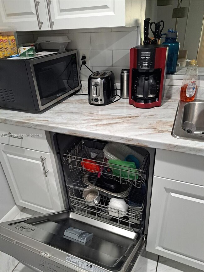 Building Photo - 9708 SW 138th Ave