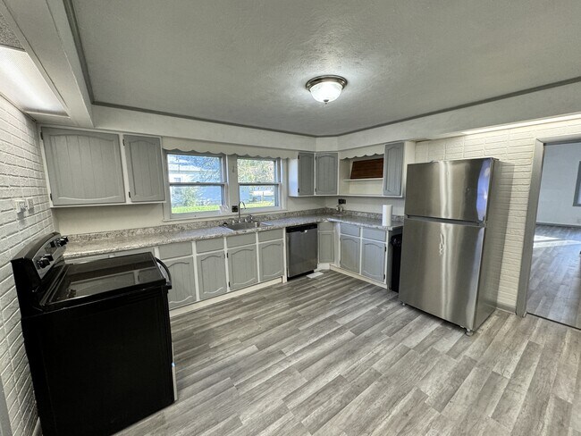 Building Photo - 821 S Market St