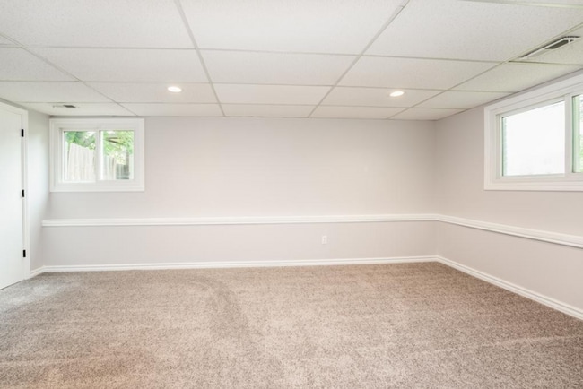 Building Photo - Cute 3 bedroom house near shopping, restau...