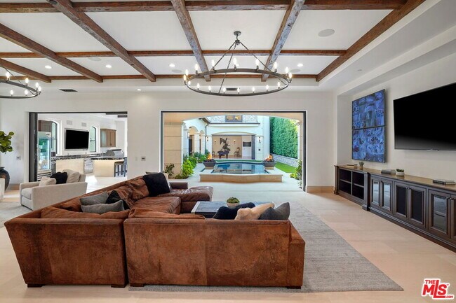 Building Photo - 20101 SW Cypress St