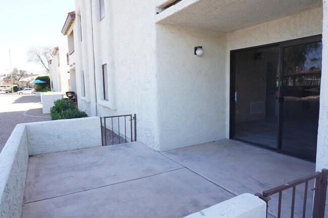 Building Photo - 10444 N 69th St