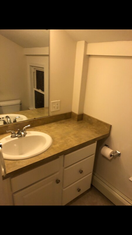 Building Photo - 8 E Oneida St