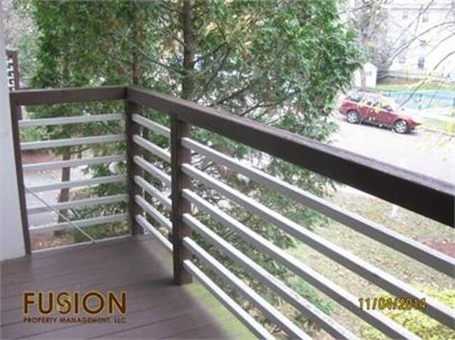 Building Photo - 2 bedroom condo Heat Included and Pool!