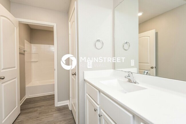 Building Photo - 5 Bedroom Pet-Friendly Home in Magnolia, TX with Main Street Renewal
