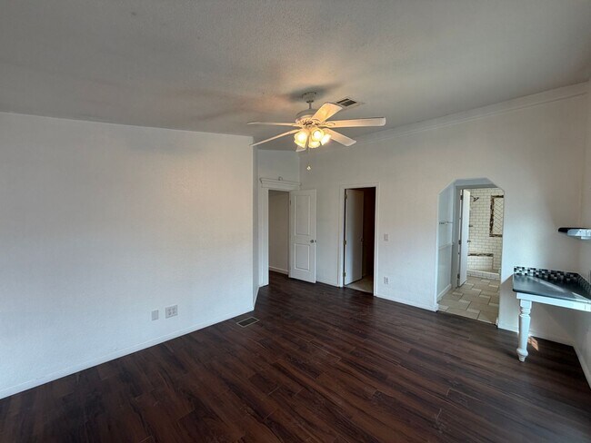 Building Photo - 3 Bedroom Single Story Home Available Near Unser Blvd SW & Bridge Blvd SW!