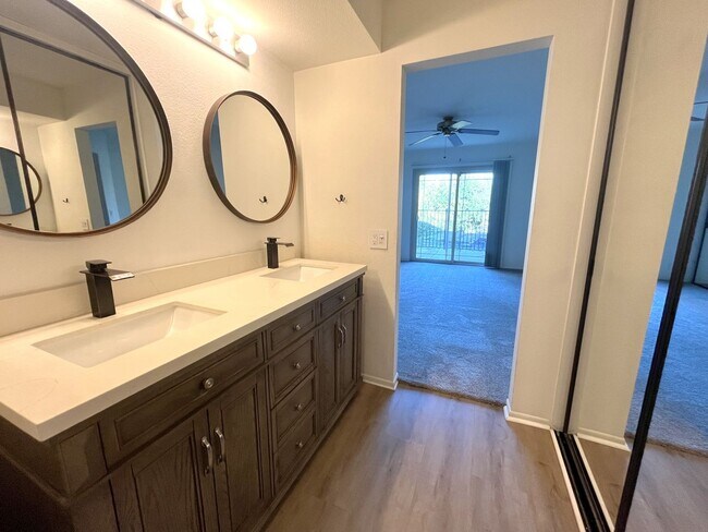 Building Photo - 3070 Corte Trabuco