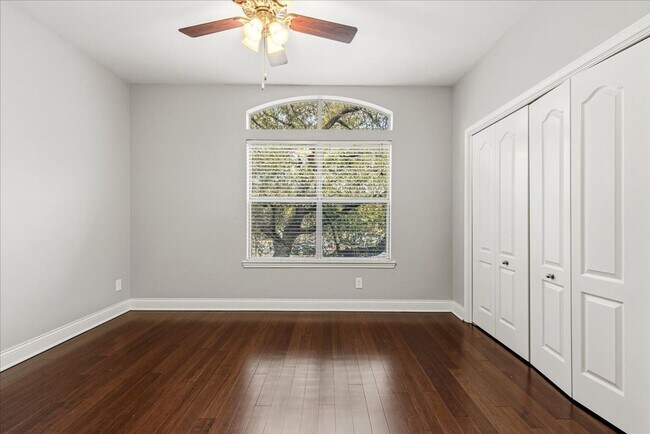 Building Photo - $1,650/mo – 2BR/1BA Condo in Northwest Austin with Stone Fireplace & Balcony