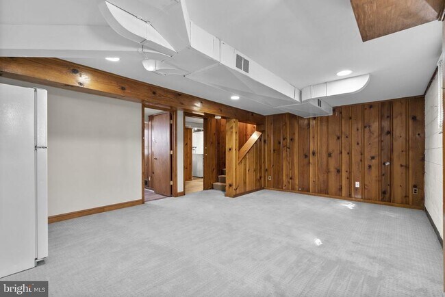 Building Photo - 5617 Knollwood Rd