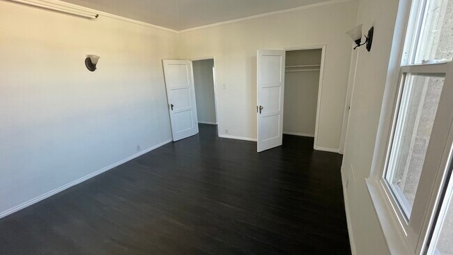 Building Photo - Crestwood Tower Apartments