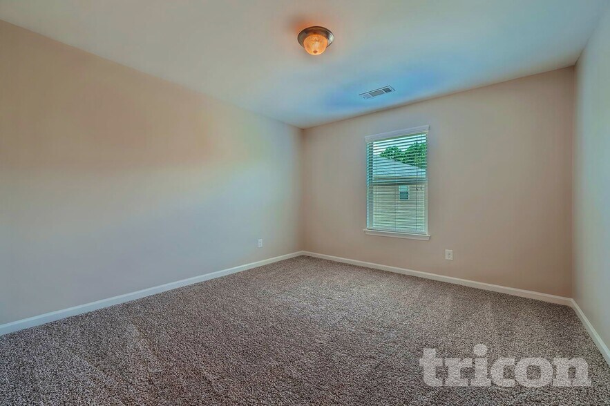 Building Photo - 8000 Hillside Climb Wy