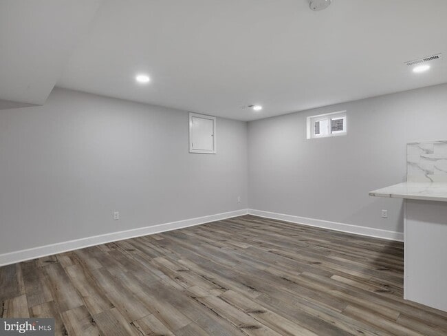Building Photo - 4502 Elmwood Rd