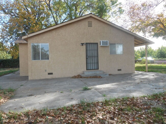 Building Photo - Cute 2 Bedroom, 1 Bathroom Home in the orchards!