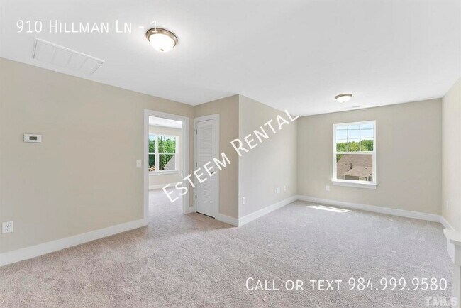 Building Photo - 910 Hillman Ln