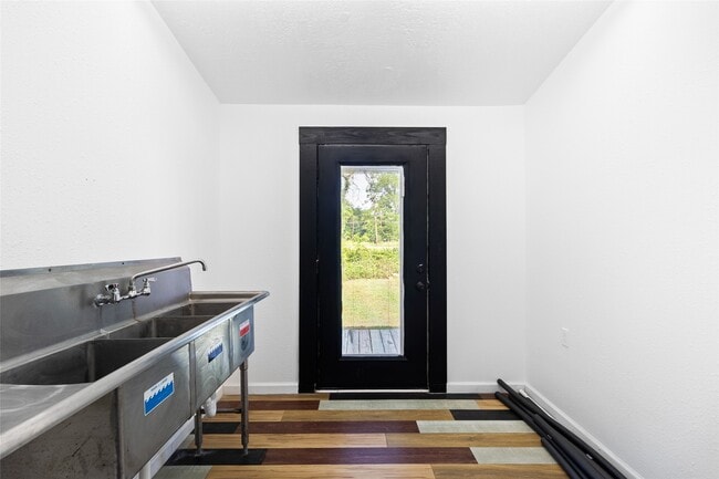 Building Photo - 327 S Robb St