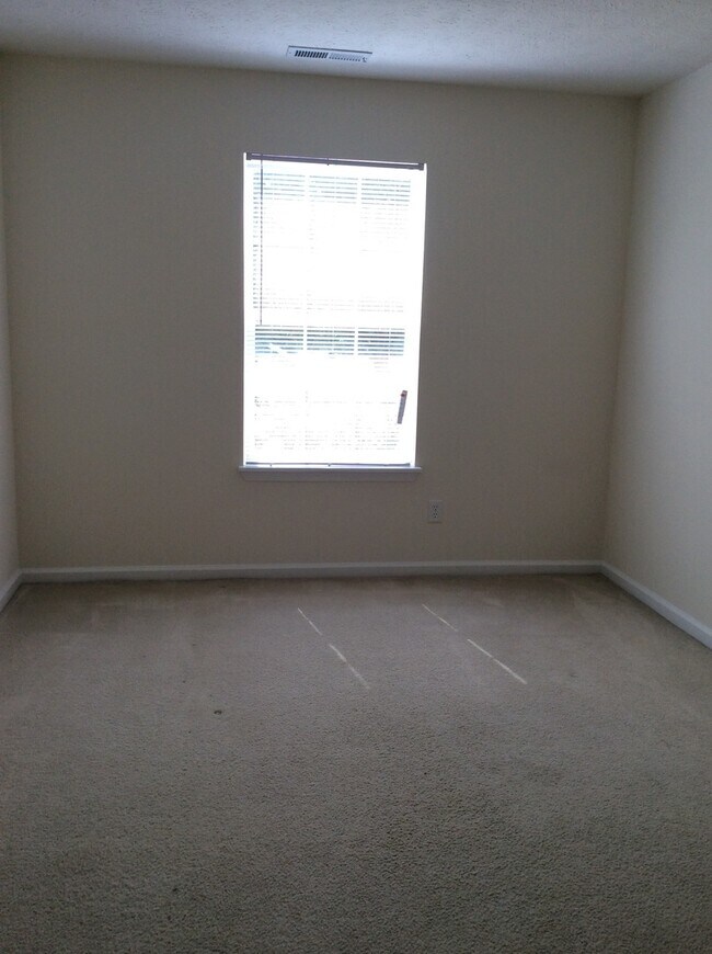 Building Photo - Franklin Twp - 3 BR ranch