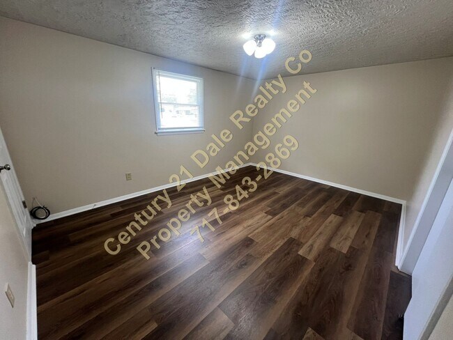 Building Photo - 2 Bedroom, 1.5 Bath in Dallastown