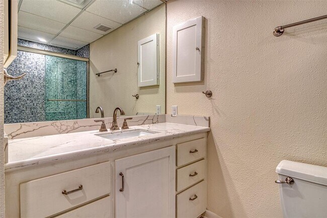 Building Photo - 5050 Woodway Dr