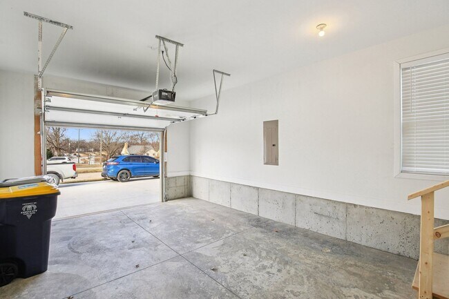 Building Photo - Main Street Townhomes