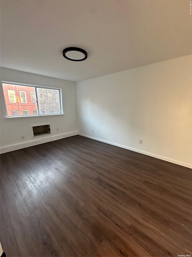 Building Photo - 420 Milford St