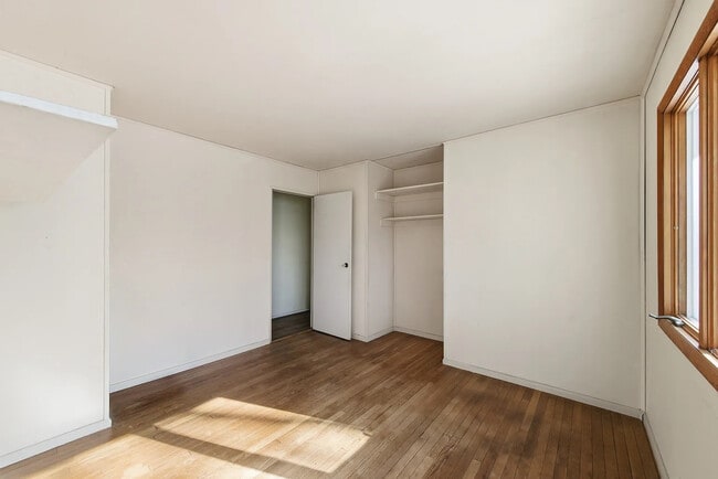 Building Photo - 231 Schilling St