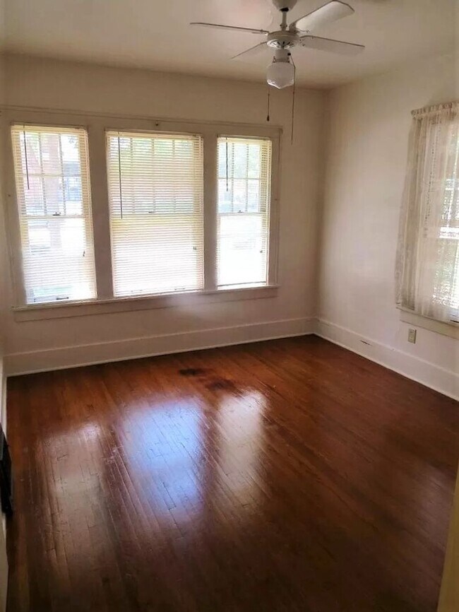 Building Photo - 904 1/2-310-312 E Elizabeth St