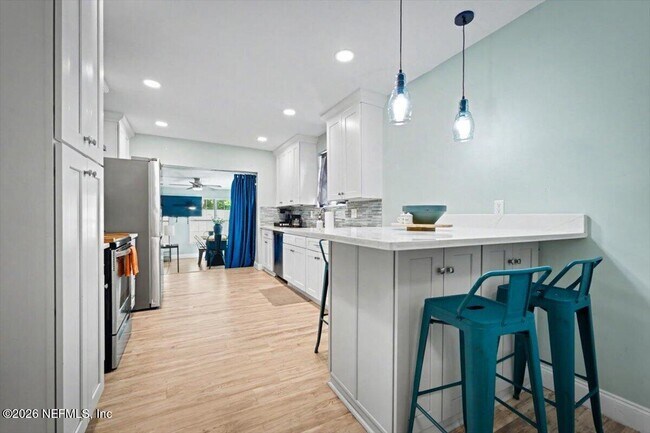 Building Photo - 719 S Shores Rd