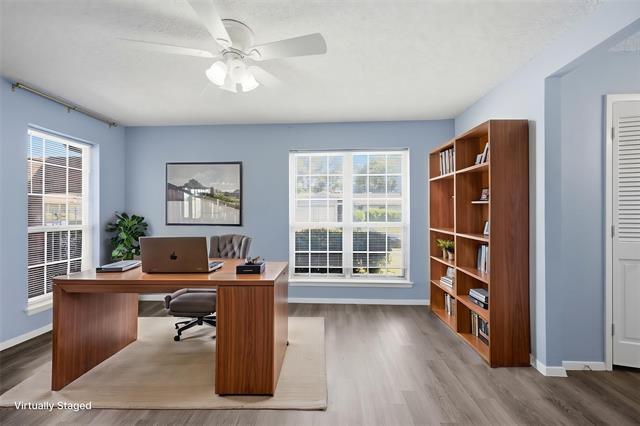 Building Photo - 512 Sussex Dr