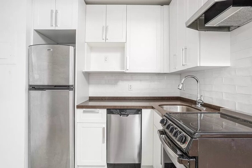 Building Photo - 102 Fulton St