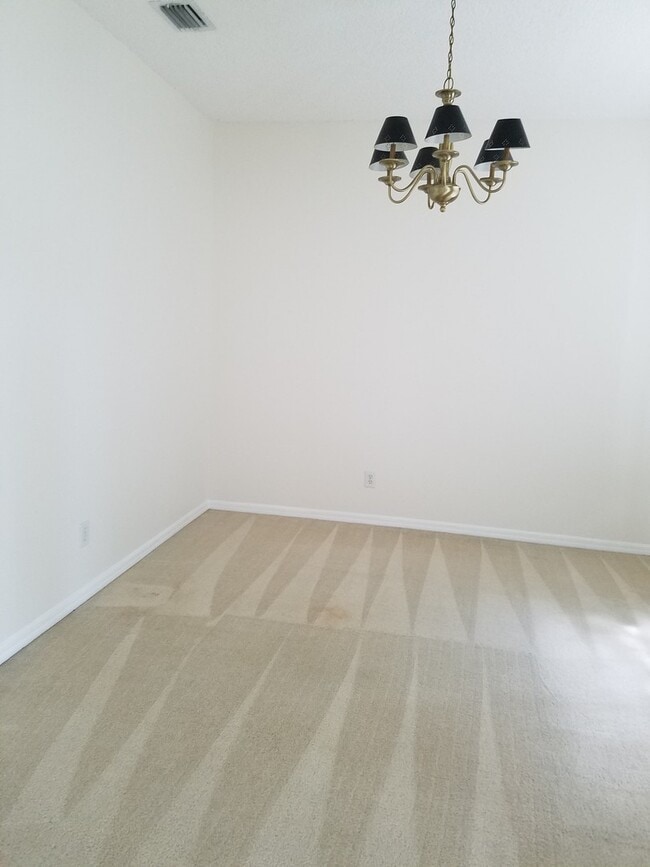 Building Photo - Newly carpeted  3 bedroom and 2 bath home ...