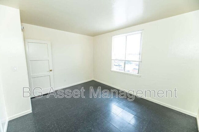 Building Photo - 1415 Visalia Ave