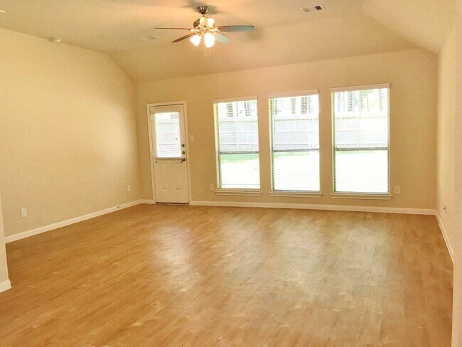 Building Photo - 13633 Hidden Valley Dr