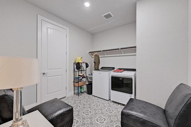 Building Photo - 8421 Thompson Teal Trl