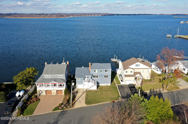 Building Photo - 91 Cayuga Ave