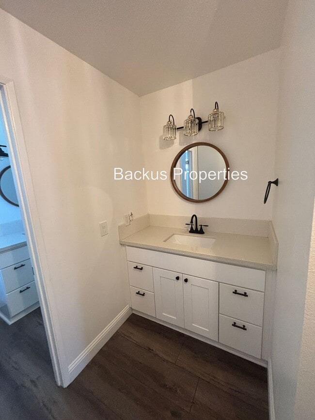 Building Photo - Lovely Los Olivos Condo