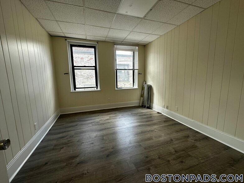 Building Photo - 439 Cambridge St