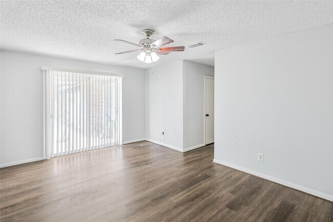 Building Photo - 2719 Meadow Ln